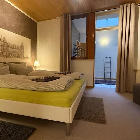 לינה וארוחת בוקר City B&B Cochem 3*